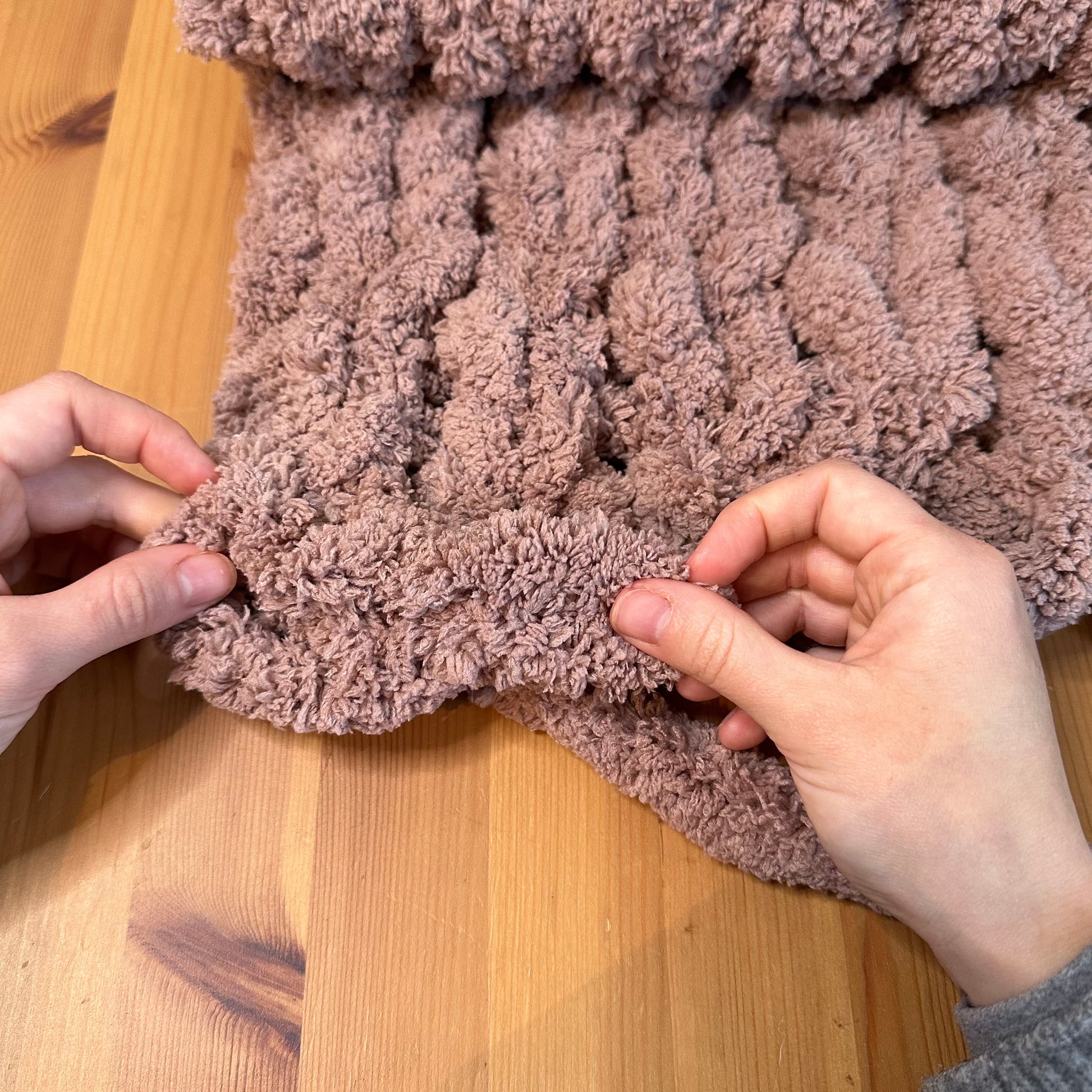 DIY Chenille Chunky Knit Blanket Tutorial - WatersHaus